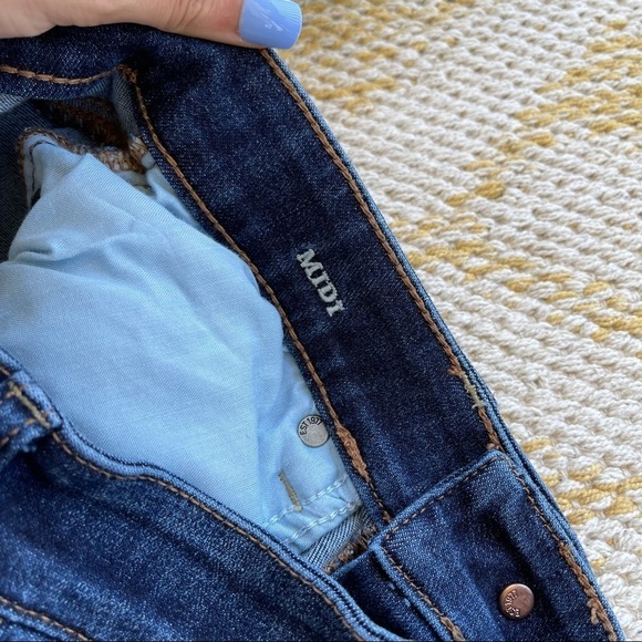 American Eagle dark wash midi shorts - Picture 3 of 5